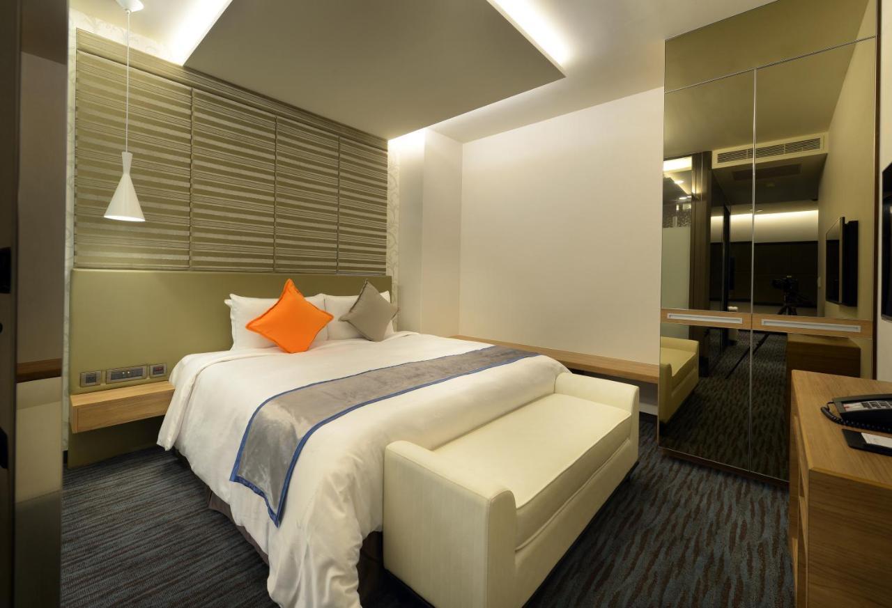Golden Tulip Glory Fine Hotel Тайнань Экстерьер фото