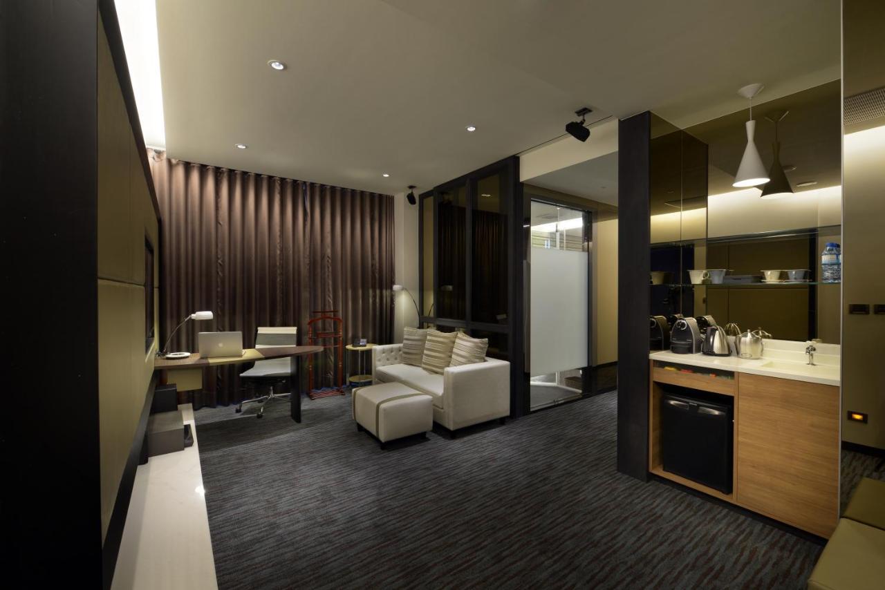 Golden Tulip Glory Fine Hotel Тайнань Экстерьер фото