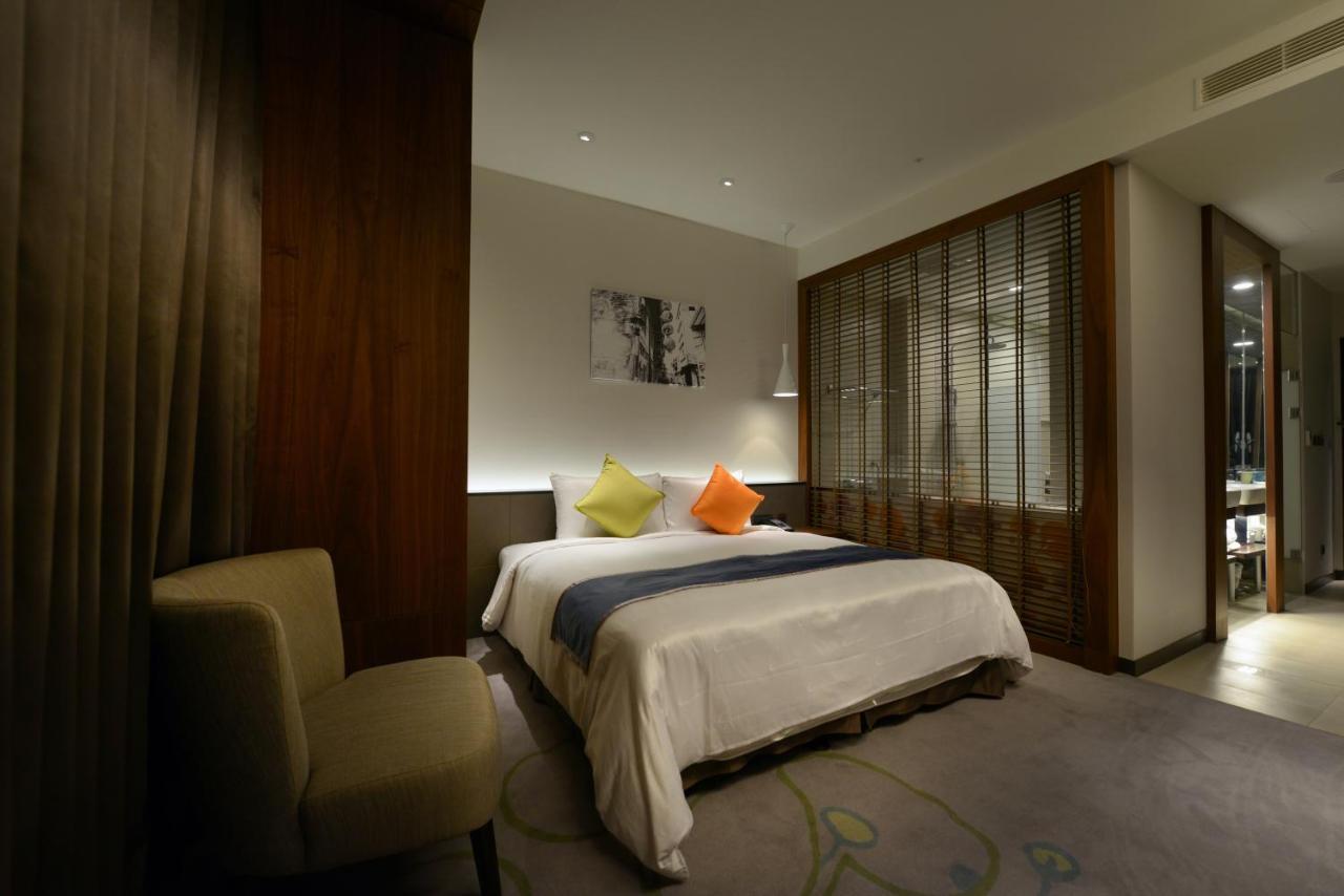 Golden Tulip Glory Fine Hotel Тайнань Экстерьер фото