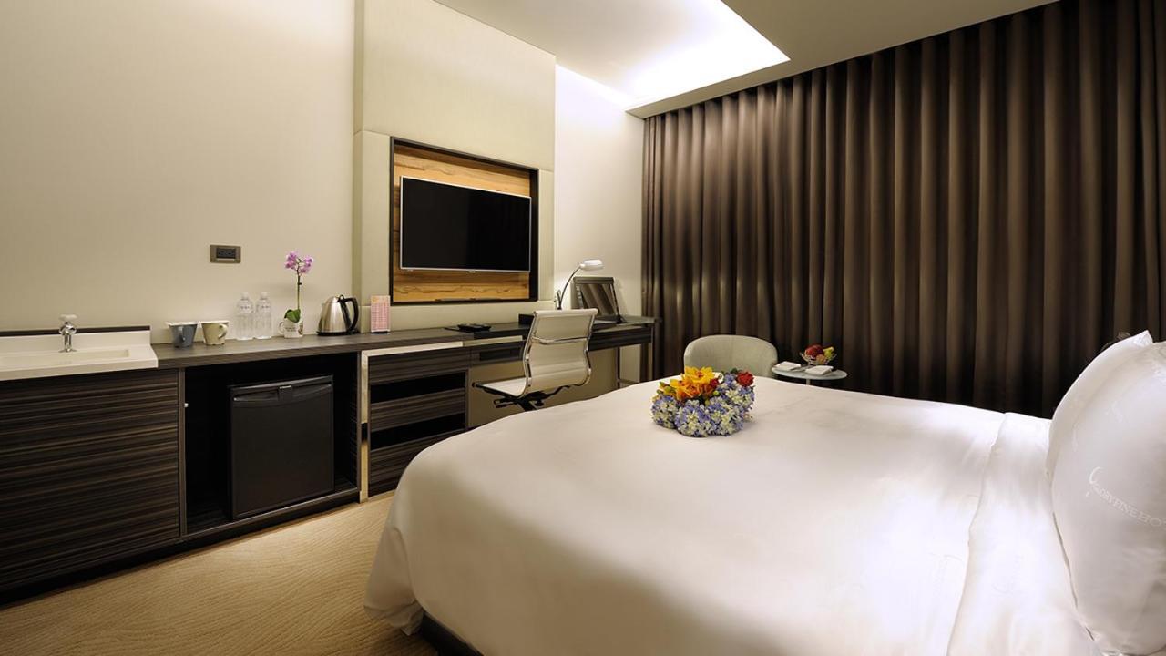 Golden Tulip Glory Fine Hotel Тайнань Экстерьер фото