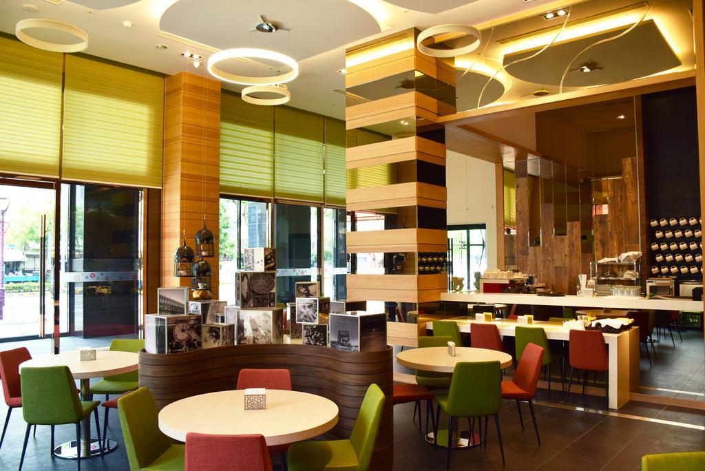 Golden Tulip Glory Fine Hotel Тайнань Экстерьер фото