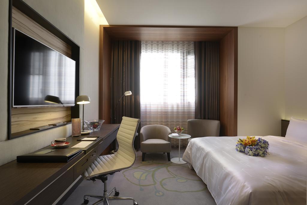 Golden Tulip Glory Fine Hotel Тайнань Экстерьер фото