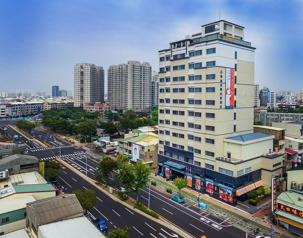 Golden Tulip Glory Fine Hotel Тайнань Экстерьер фото