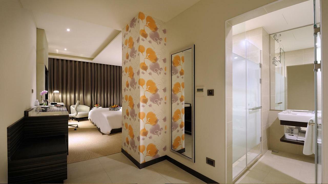 Golden Tulip Glory Fine Hotel Тайнань Экстерьер фото